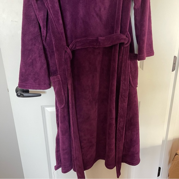 Robe - Picture 2 of 6
